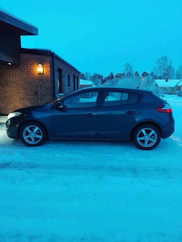 Begagnad 2013 Renault Mégane III Halvkombi | 39 000 kr (Marknadspris) - Bild 1/4