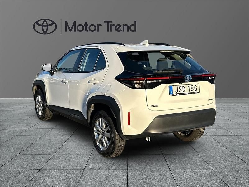 Begagnad Toyota Yaris Hybrid Active 117 HK (86 kW) 2023 Vit