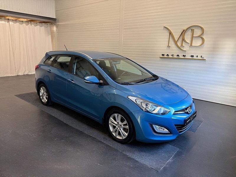 Ljusblå Begagnad 2012 Hyundai i30 Kombi | 68 900 kr (Marknadspris) - Bild 1/4