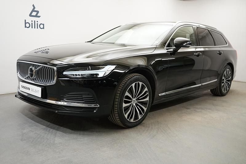 Begagnad Volvo V90 Core 253 HK (186 kW) 2022 Svart Kombi