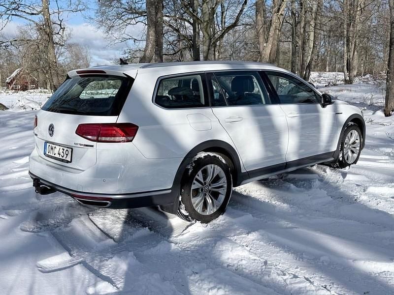 Begagnad VW Passat Alltrack 190 HK (139 kW) 2017 Vit Kombi