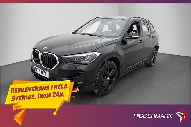Svart Begagnad 2021 BMW X1 Sport Line SUV | 304 800 kr - Bild 1/3