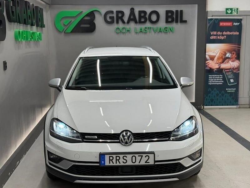 Begagnad VW Golf Alltrack 180 HK (132 kW) 2017 Vit Kombi