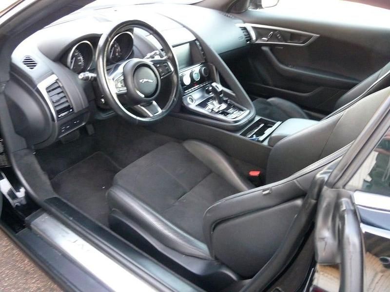 Begagnad Jaguar F-Type 340 HK (250 kW) 2018 Svart (narvik black) Sportkupé