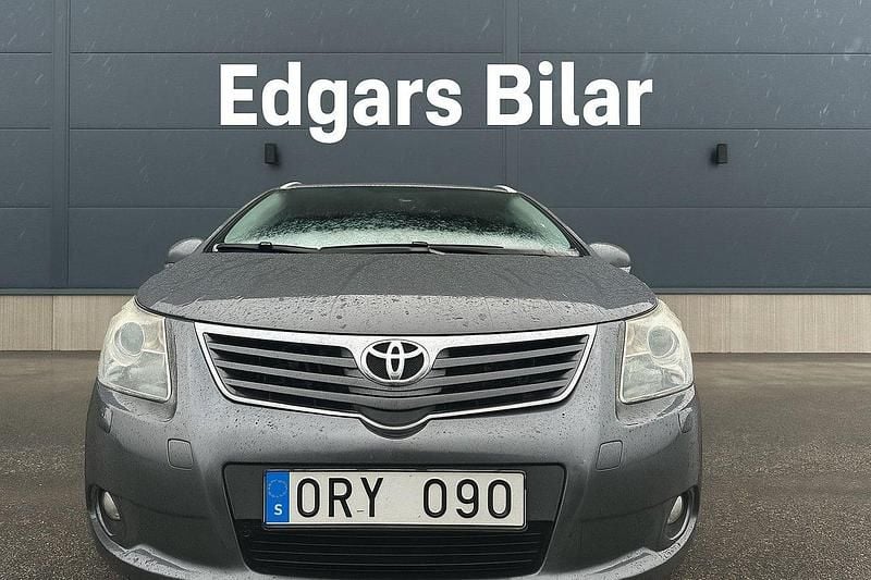 Mörkgrå Begagnad 2010 Toyota Avensis Multidrive S Kombi | 89 900 kr (Marknadspris) - Bild 1/4