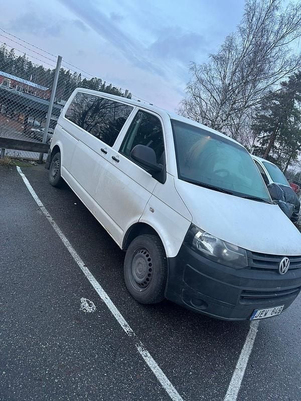 Begagnad 2010 VW Caravelle Minibuss | 130 000 kr (Marknadspris) - Bild 1/4