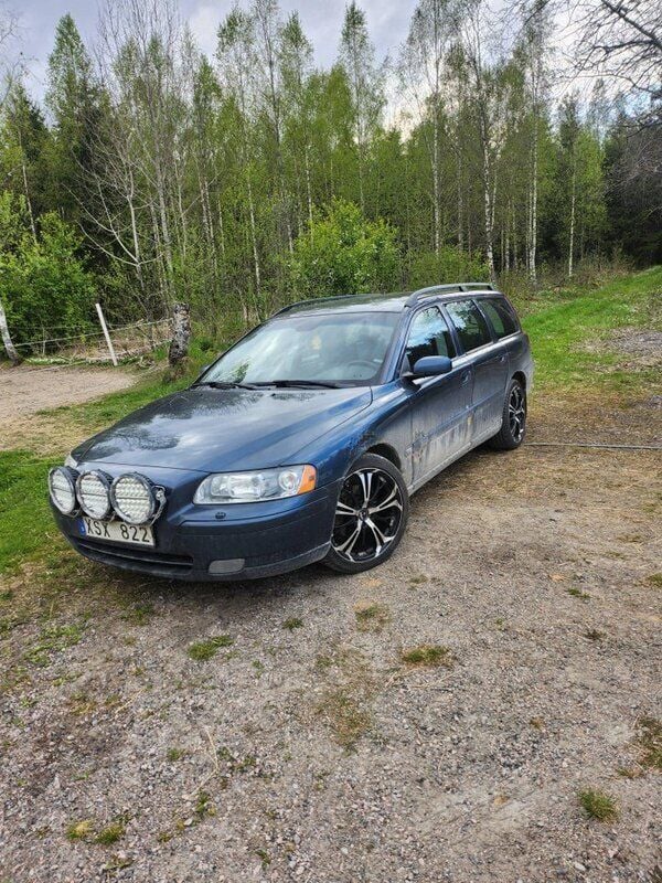 Blå Begagnad 2006 Volvo V70 Kinetic Kombi | 23 900 kr (Bra pris) - Bild 1/3