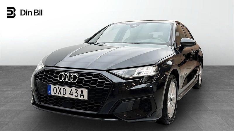 Grå Begagnad 2022 Audi A3 Sportback Proline Halvkombi | 259 000 kr (Marknadspris) - Bild 1/4