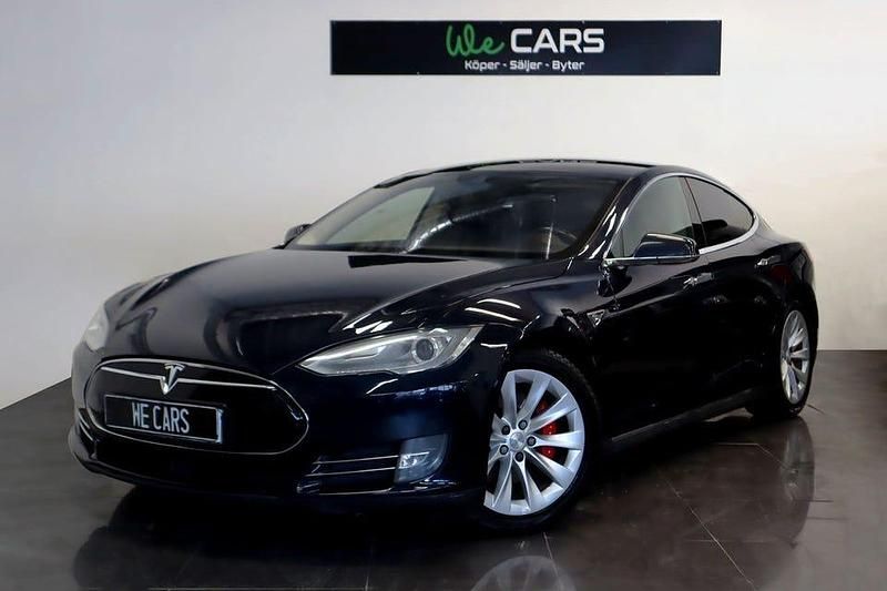 Vit Begagnad 2015 Tesla Model S Halvkombi | 209 900 kr - Bild 1/4
