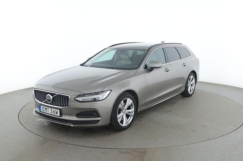 Grå Begagnad 2022 Volvo V90 Momentum Kombi | 369 000 kr (Marknadspris) - Bild 1/3