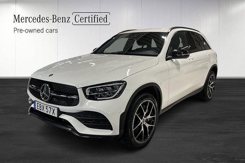 Vit Begagnad 2022 Mercedes GLC300e AMG line SUV | 529 000 kr (Lite dyr) - Bild 1/4