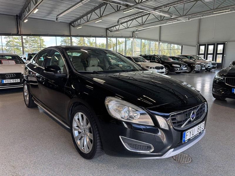 Svart Begagnad 2010 Volvo S60 Summum Sedan | 89 900 kr (Lite dyr) - Bild 1/4