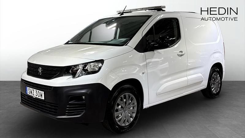 Vit Begagnad 2023 Peugeot E-Partner Minibuss | 269 900 kr (Superpris) - Bild 1/4