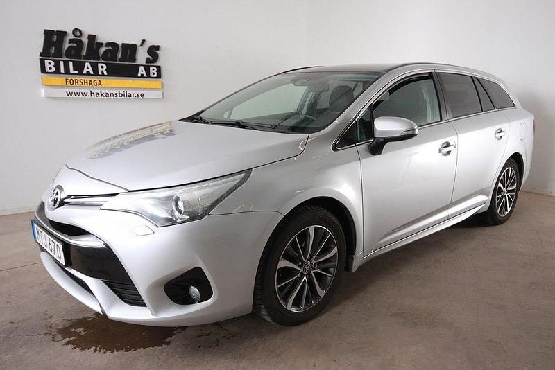 Silver Begagnad 2015 Toyota Avensis Active Kombi | 124 500 kr (Marknadspris) - Bild 1/4