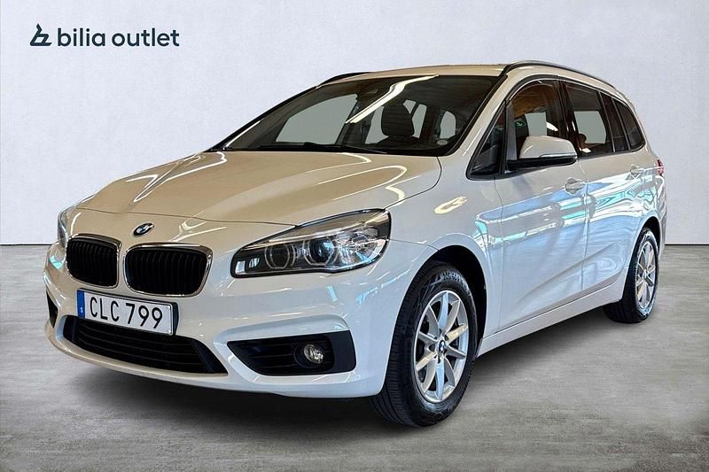Vit Begagnad 2017 BMW 218 Gran Tourer Advantage Minibuss | 129 900 kr (Dyr) - Bild 1/3