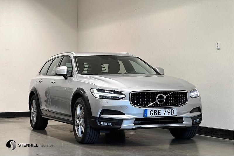 Silver (silver metallic) Begagnad 2019 Volvo V90 CC Momentum Kombi | 259 900 kr (Marknadspris) - Bild 1/4