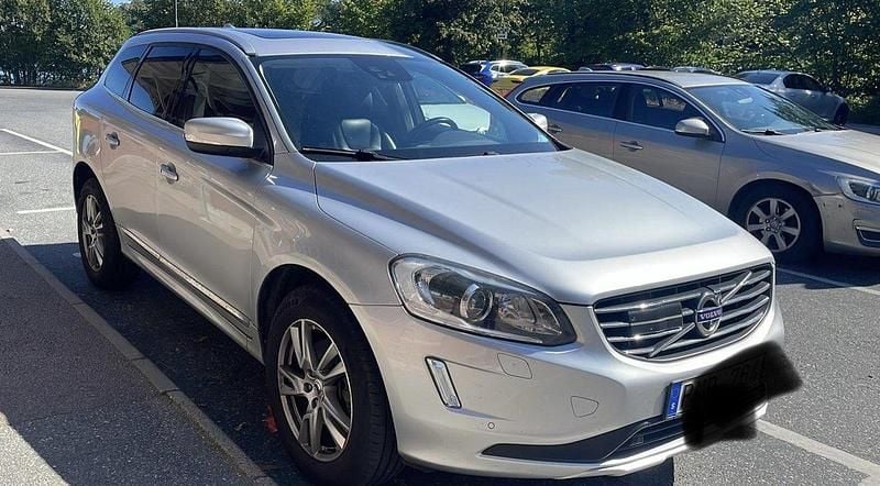 Silver Begagnad 2014 Volvo XC60 Summum SUV | 183 000 kr (Marknadspris) - Bild 1/4
