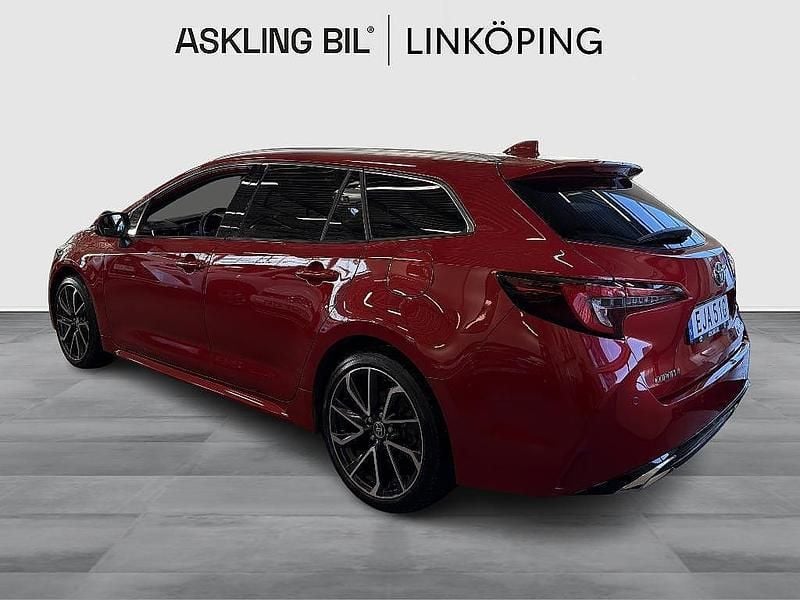 Begagnad Toyota Corolla Executive 140 HK (102 kW) 2023 Röd Kombi