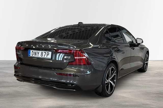 Begagnad Volvo S60 Plus 253 HK (186 kW) 2022 Grå Sedan