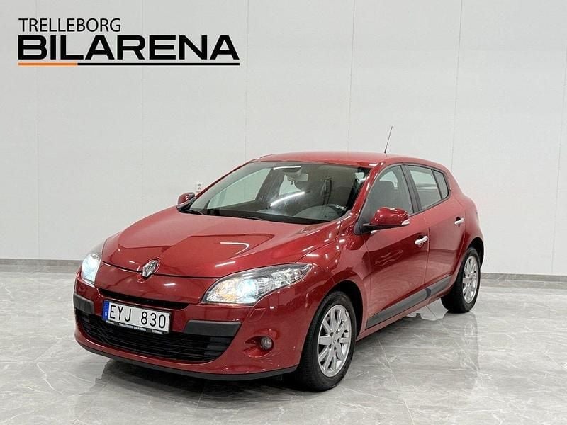 Röd Begagnad 2011 Renault Mégane III Halvkombi | 54 900 kr (Marknadspris) - Bild 1/4