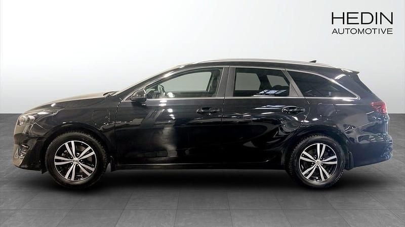 Begagnad Kia Ceed Advance 105 HK (77 kW) 2023 Svart Halvkombi
