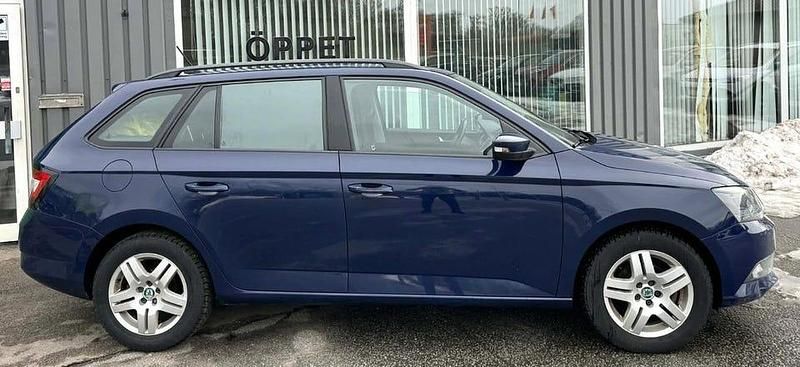 Begagnad Skoda Fabia Style 90 HK (66 kW) 2016 Blå Kombi