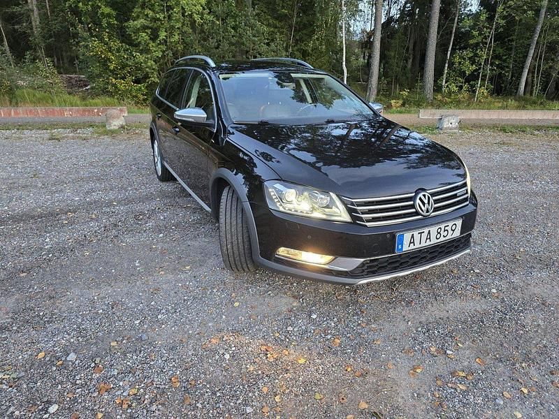 Svart Begagnad 2015 VW Passat Alltrack Kombi | 125 000 kr (Superpris) - Bild 1/4