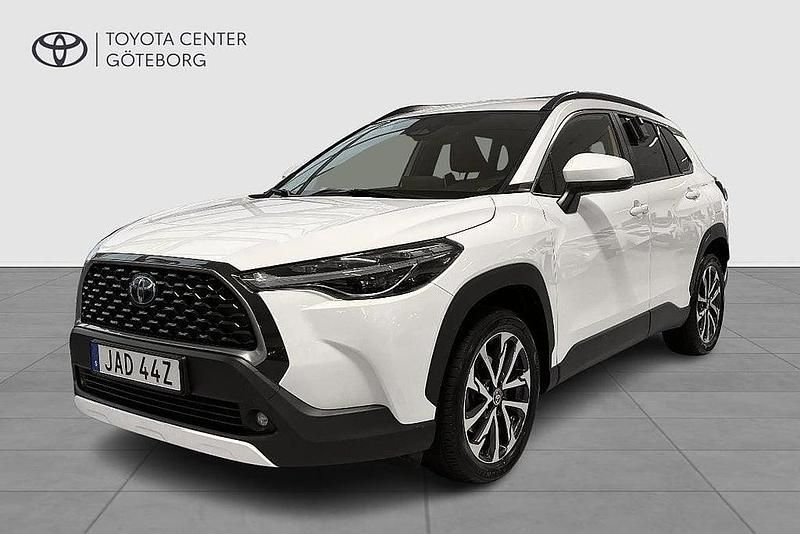 Vit Begagnad 2022 Toyota Corolla Cross Style SUV | 369 900 kr (Marknadspris) - Bild 1/2