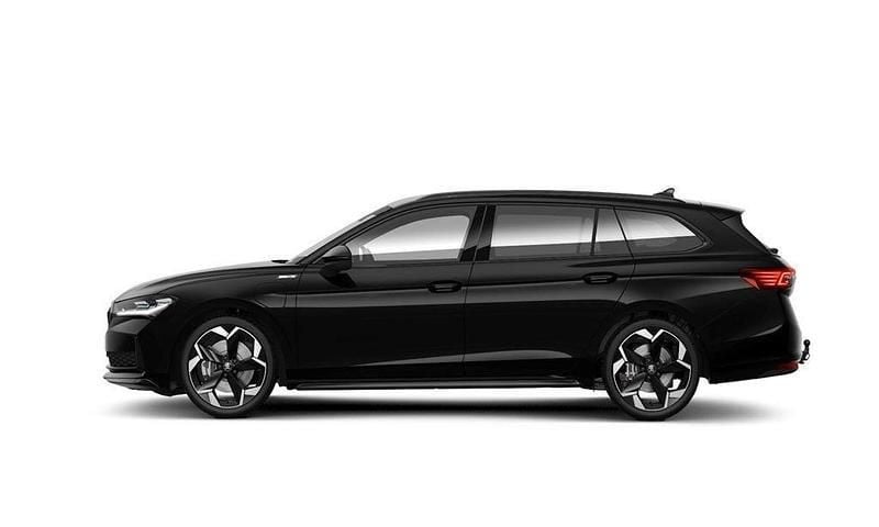 Svart Ny 2025 Skoda Superb SportLine Kombi | 527 600 kr (Lite dyr) - Bild 1/4