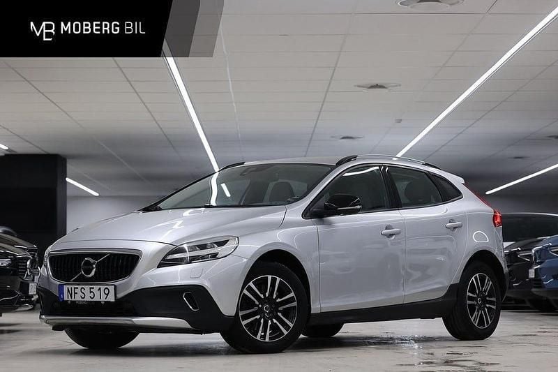 Silver Begagnad 2017 Volvo V40 Momentum SUV | 169 900 kr (Marknadspris) - Bild 1/2