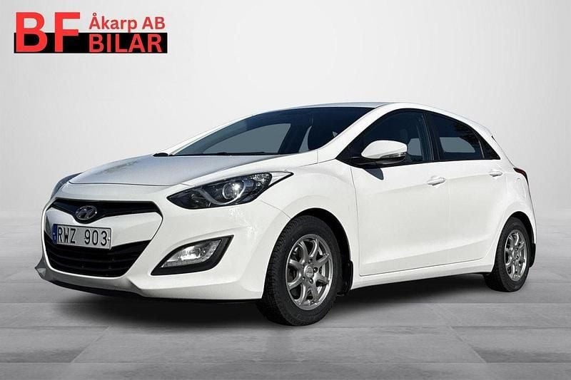 Vit Begagnad 2012 Hyundai i30 Halvkombi | 74 500 kr (Dyr) - Bild 1/4