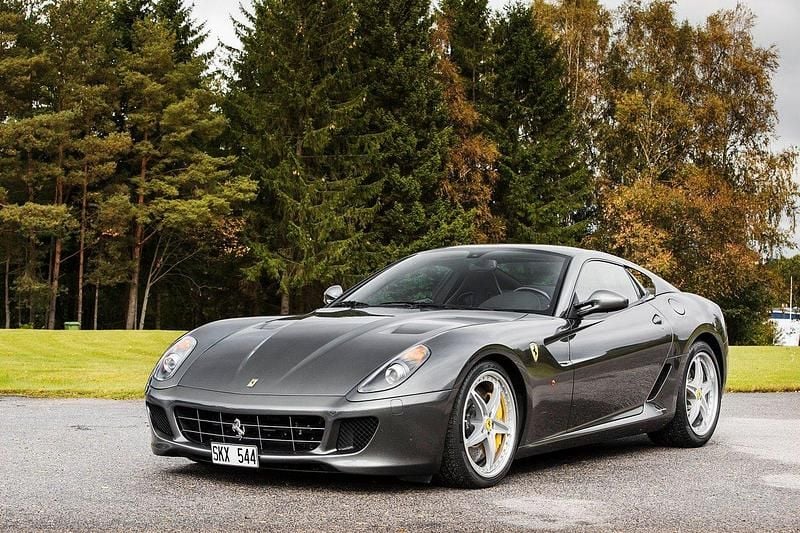 Grå Begagnad 2007 Ferrari 599 Sportkupé | 2 060 000 kr - Bild 1/4