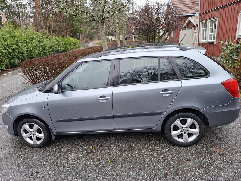 Silver Begagnad 2013 Skoda Fabia Kombi | 60 000 kr (Marknadspris) - Bild 1/4