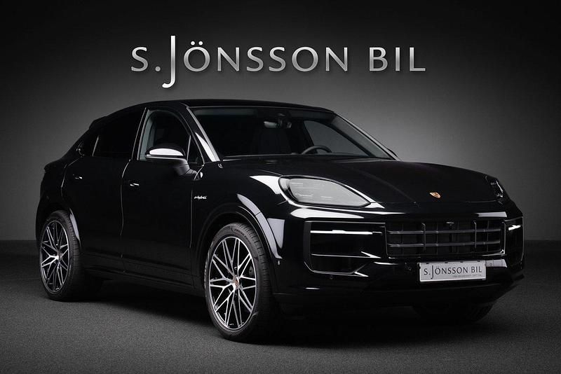 Svart Begagnad 2025 Porsche Cayenne SUV | 1 325 000 kr - Bild 1/4