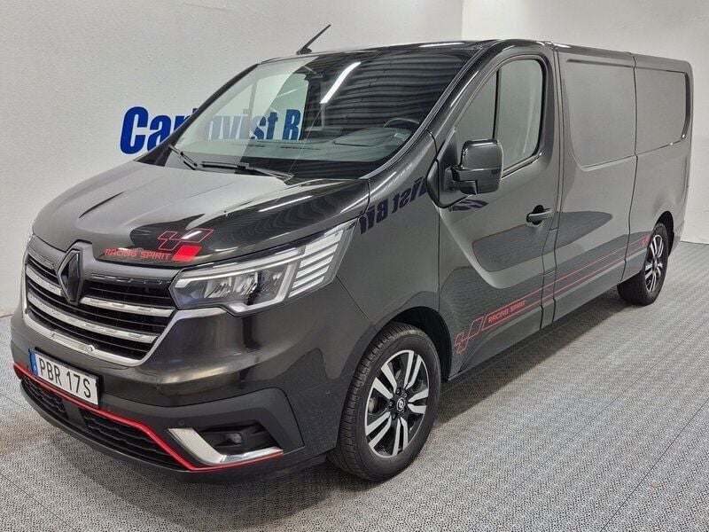 Svart metallic Begagnad 2024 Renault Trafic Van | 435 000 kr (Dyr) - Bild 1/4