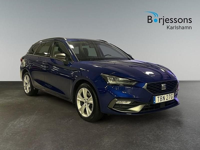 Blå Begagnad 2021 Seat Leon FR Kombi | 239 000 kr (Marknadspris) - Bild 1/4