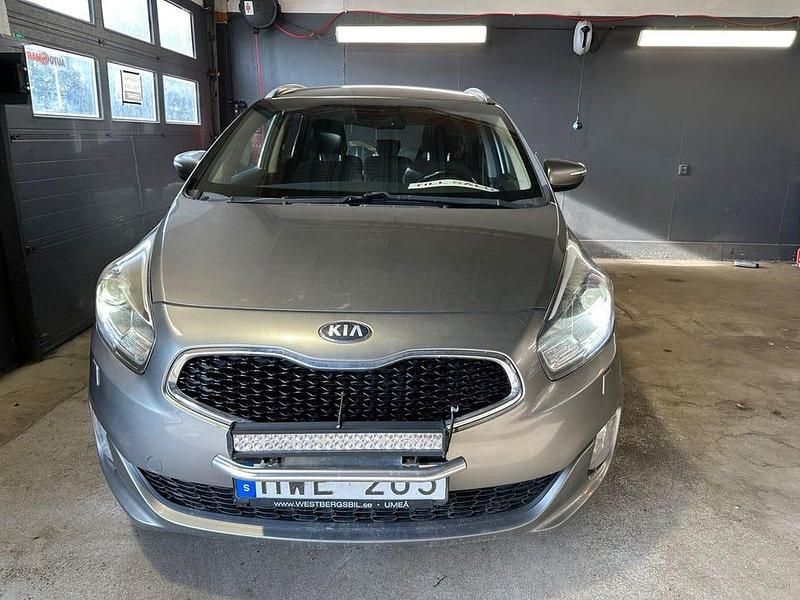 Begagnad Kia Carens 116 HK (85 kW) 2014 Grå Minibuss