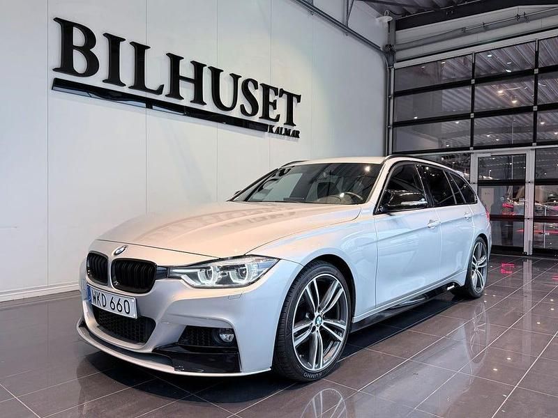 Silver Begagnad 2017 BMW 318 M Sport Kombi | 249 900 kr (Dyr) - Bild 1/4