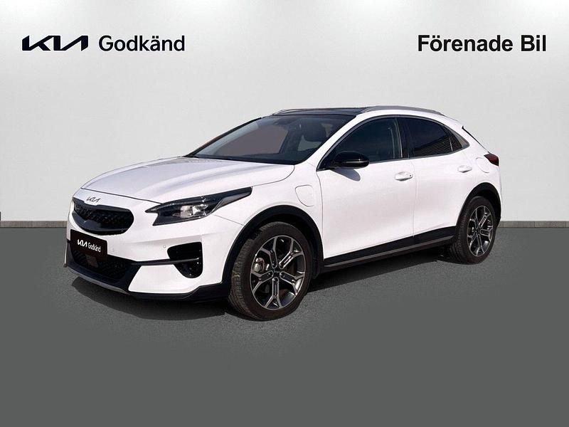 Vit (deluxe white) Begagnad 2022 Kia XCeed Advance SUV | 299 000 kr (Dyr) - Bild 1/4