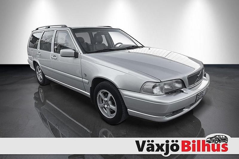 Begagnad Volvo V70 Standard 141 HK (103 kW) 2000 Ljusgrå Kombi