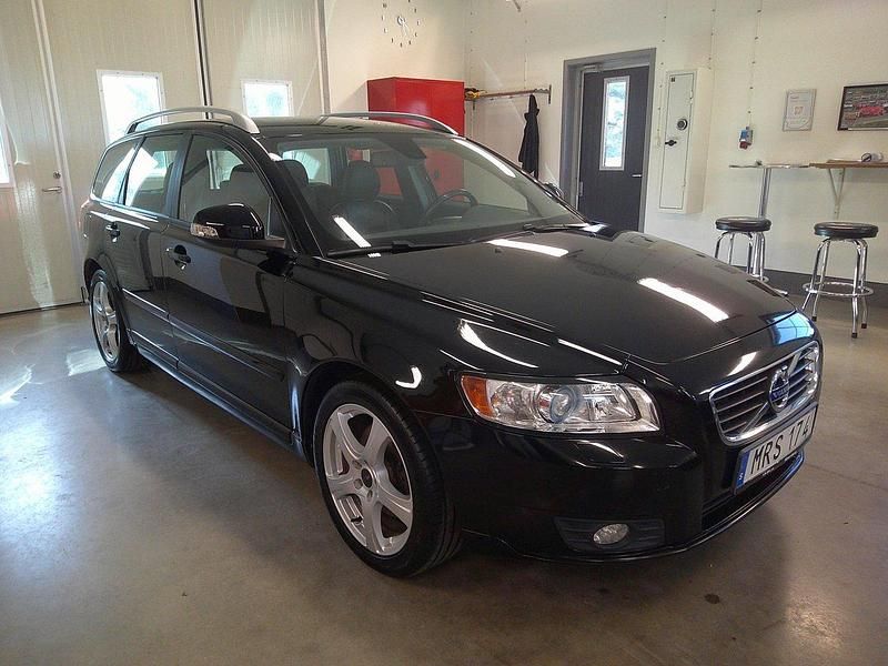 Svart Begagnad 2012 Volvo V50 Momentum Kombi | 55 000 kr (Marknadspris) - Bild 1/4