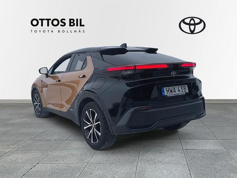 Begagnad Toyota C-HR Edition 200 HK (147 kW) 2023 Gul SUV