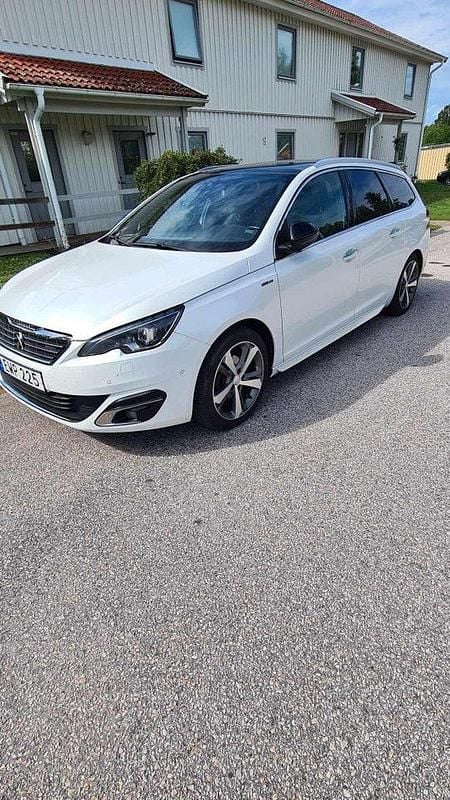 Vit Begagnad 2015 Peugeot 308 GT-line Kombi | 89 000 kr (Marknadspris) - Bild 1/4