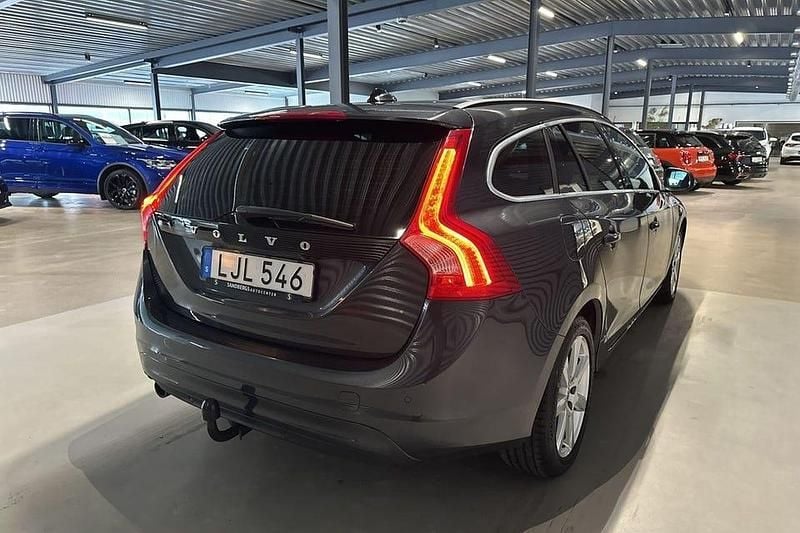 Begagnad Volvo V60 Momentum 150 HK (110 kW) 2018 Grå Kombi