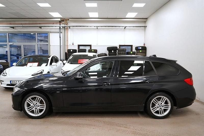 Begagnad BMW 320 Sport Line 184 HK (135 kW) 2014 Svartmetallic Kombi