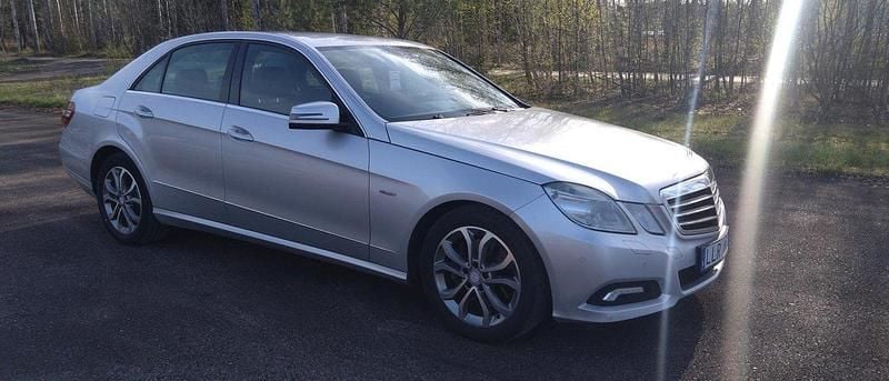Begagnad 2009 Mercedes E250 Sedan | 68 000 kr (Marknadspris) - Bild 1/4