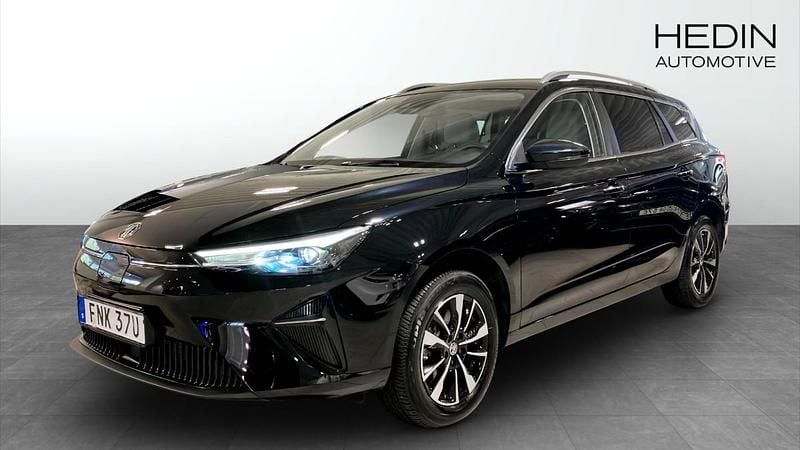Svart (black) Begagnad 2022 MG MG5 EV Comfort Kombi | 219 900 kr - Bild 1/4