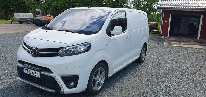 Vit Begagnad 2018 Toyota Proace Van | 110 000 kr (Bra pris) - Bild 1/4