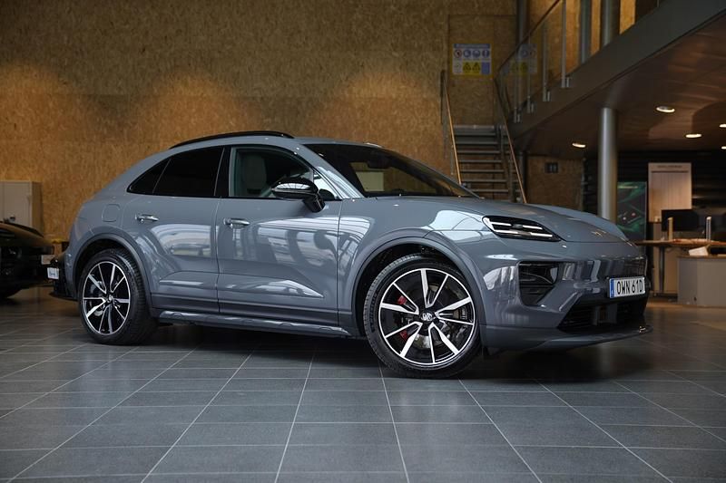 Grå (grey) Ny 2025 Porsche Macan SUV | 1 328 500 kr (Lite dyr) - Bild 1/4