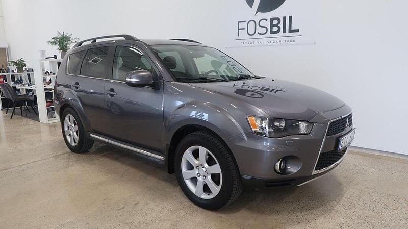 Grå Begagnad 2011 Mitsubishi Outlander SUV | 74 900 kr (Marknadspris) - Bild 1/3